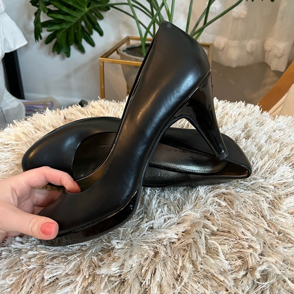 Comfort faux leather pumps